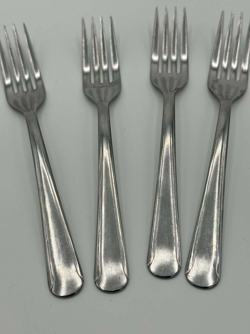 Walco Stainless Taiwan Silverware Dinner Forks Set of 4